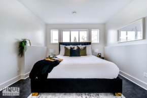 Stunning Modern Suite - King Bed - Free Parking & Netflix - Fast Wi-Fi - Long Stays Welcome